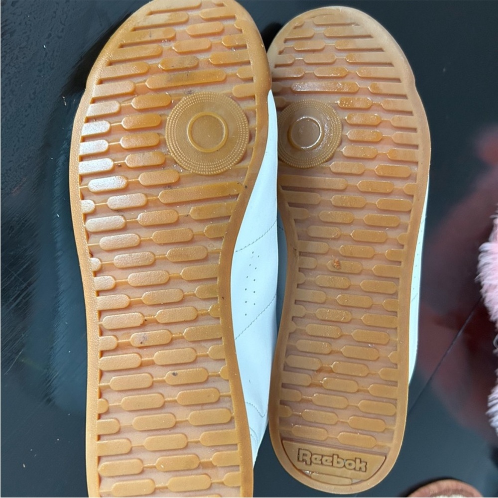 Classic Reebok Runners - Picture 6 of 6